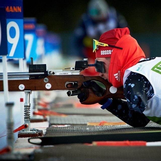 Подключайтесь и смотрите прямую трансляцию соревнований по биатлону среди лиц с поражением опорно-двигательного аппарата!