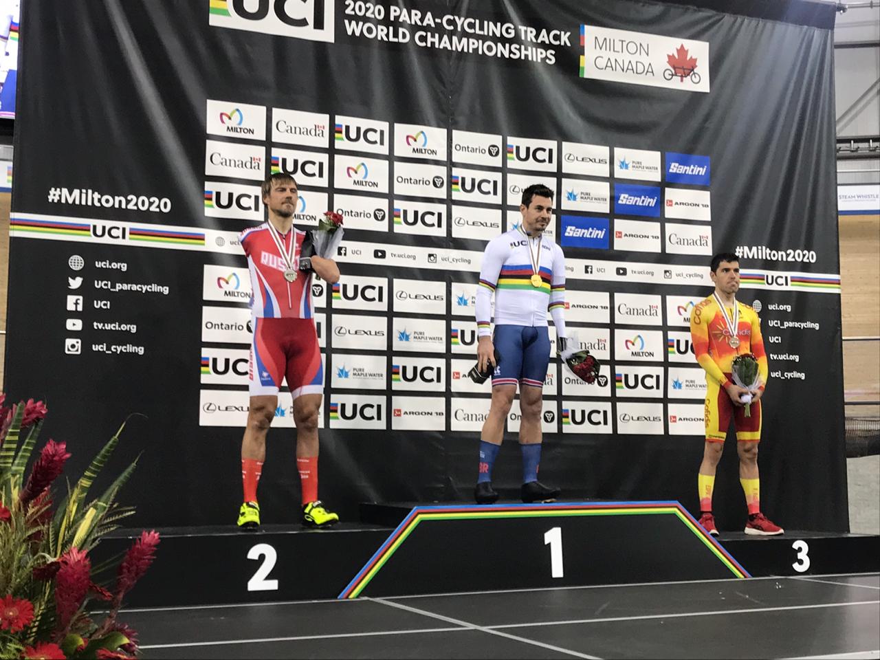 4 серебряные и 1 бронзовую медали завоевала сборная команда России по велоспорту лиц с ПОДА на чемпионате мира на треке в Канаде