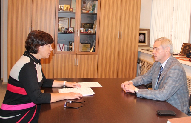 П. А. Рожков в офисе Паралимпийского комитета России  провел  рабочую встречу  со старшим тренером сборной команды России по фехтованию на  колясках Е. Б. Белкиной