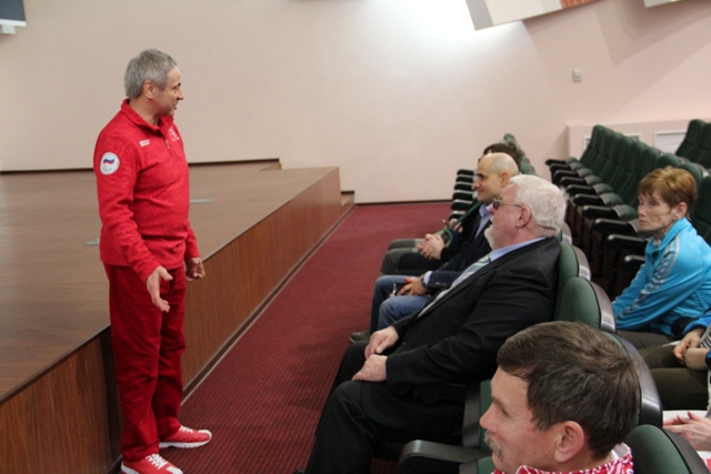 П. А. Рожков в  Южном федеральном центре спортивной подготовки «Юг-Спорт»  П. А. Рожков  встретился с выдающимися спортсменами - многократными чемпионами и призерами летних и зимних Паралимпийских игр  1992- 2012 годов спорта лиц с ПОДА, старшими тренерам