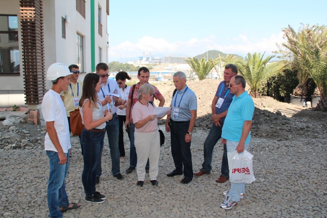 П. А. Рожков, А. А. Строкин, Н. А. Сладкова, А. О. Торопчин, О. В. Ермаков, В.Н. Малиц в г. Сочи посетили Паралимпийскую деревню в прибрежном кластере, где во время Паралимпиады-2014 будут размещаться сборные команды России по хоккею - следж и керлингу на