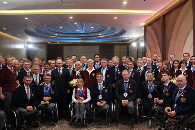 Президент Российской Федерации  В. В.  Путин  в г. Сочи встретился с чемпионами и призерами XI Паралимпийских зимних игр 2014 г. спорта лиц с ПОДА и вручил им государственные награды РФ