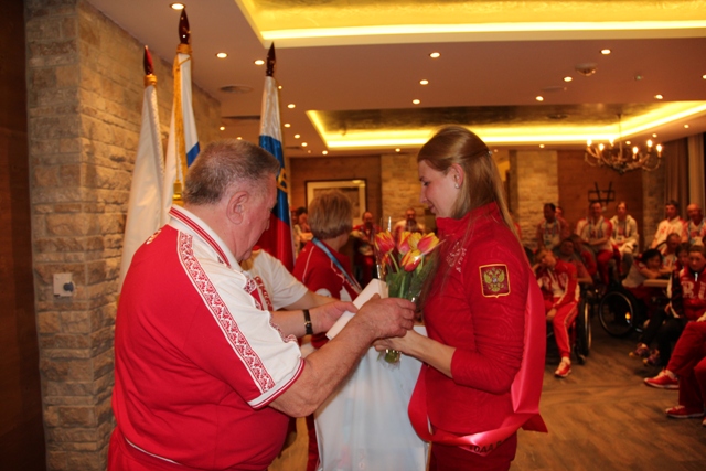 Л. Н. Селезнев и П. А. Рожков наградили чемпионов и призеров по лыжным гонкам и биатлону спорта лиц с ПОДА  по итогам трех прошедших соревновательных дней XI Паралимпийских зимних игр, а также личных и старших тренеров