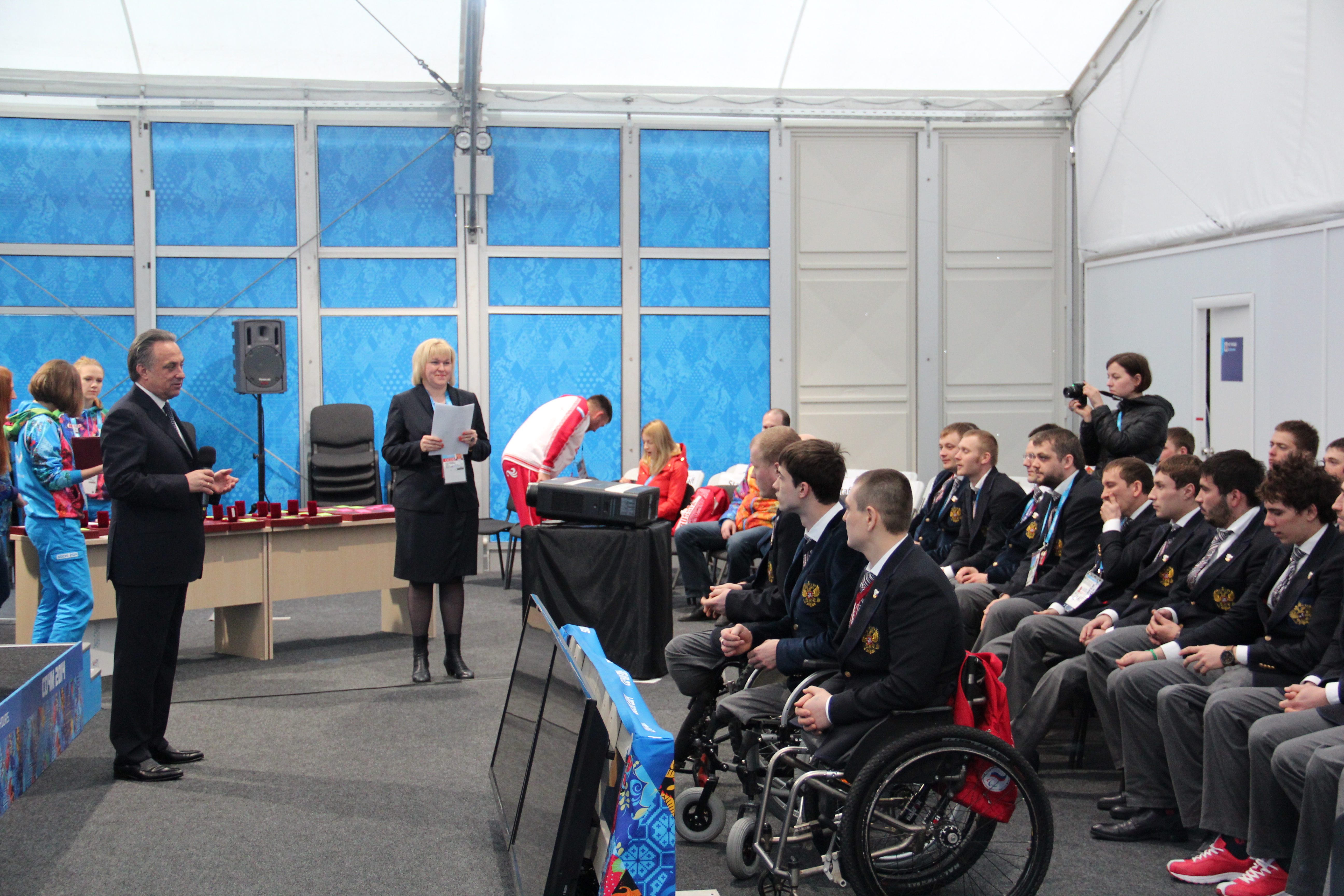 Министр спорта Российской Федерации  В. Л.  Мутко в г. Сочи по завершении XI Паралимпийских зимних игр вручил чемпионам и призерам Паралимпиады спорта лиц с ПОДА почетный знак почетного спортивного звания  "Заслуженный мастер спорта России"