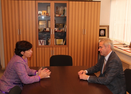 П. А. Рожков в офисе Паралимпийского комитета России  провел рабочую встречу со старшим тренером сборной команды России по фехтованию на колясках  Е. Б. Белкиной