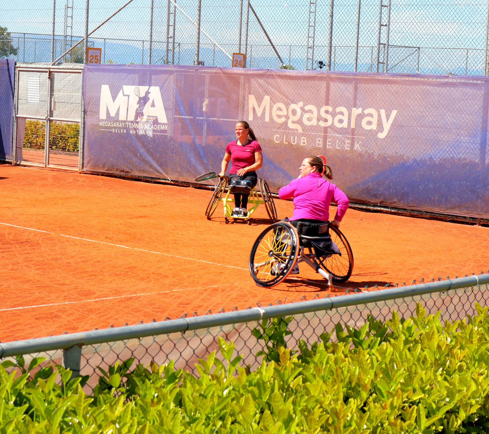        Львова и Бубнова вышли в финал международных соревнований по теннису на колясках в Турции      