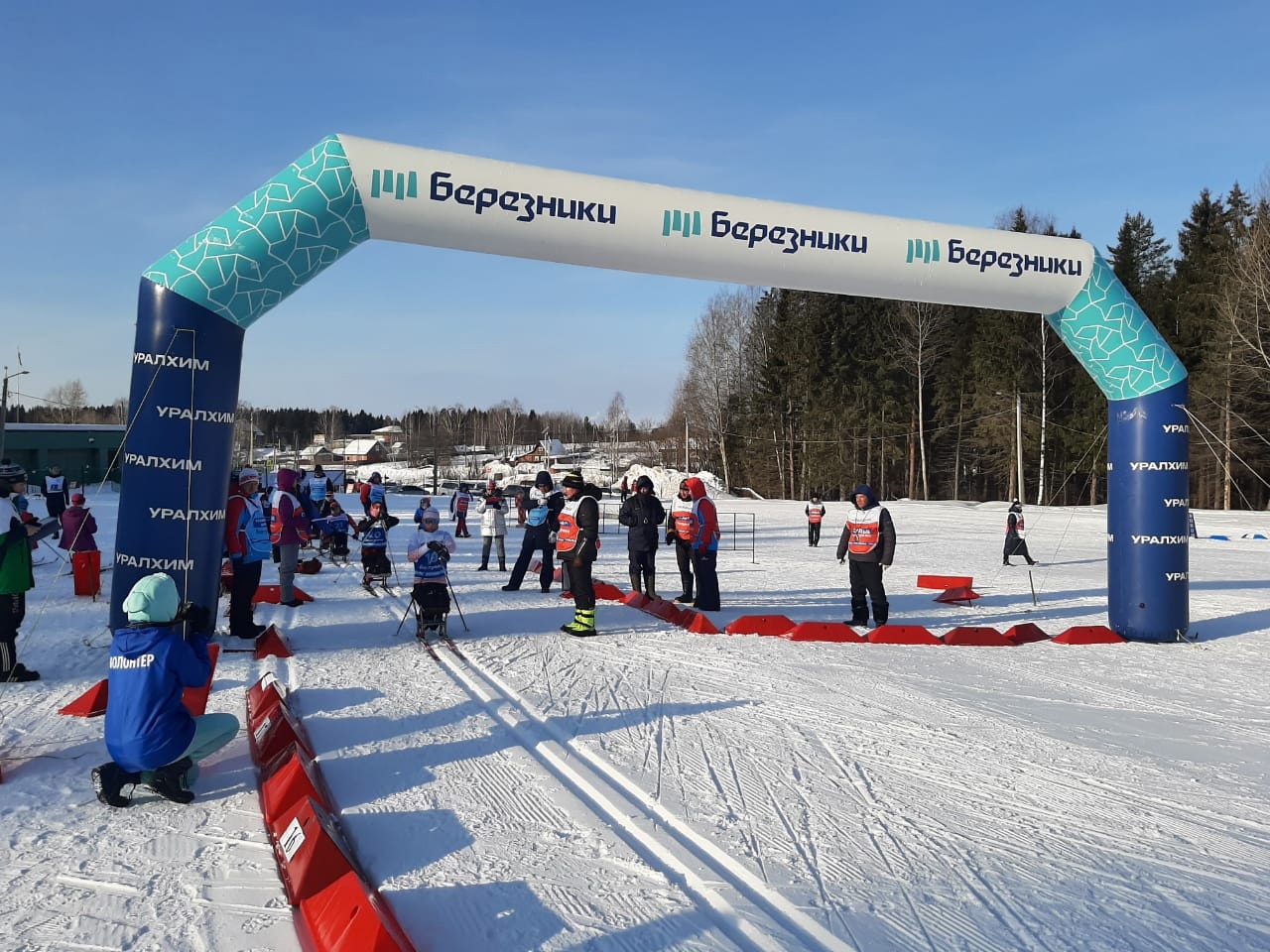 В Березниках состоялась церемония открытия и награждения победителей и призеров первого соревновательного дня Открытых Всероссийских детско-юношеских соревнований и Всероссийских соревнований по лыжным гонкам и биатлону среди лиц с ПОДА