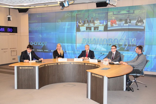 П. А. Рожков, А. А. Строкин,  двукратная паралимпийская  чемпионка, посол Сочи-2014  О. Ю. Владыкина   в г. Москве в  международном мультимедийном пресс-центре "РИА Новости"   приняли участие в  III Форуме-семинаре для спортивных журналистов "Спорт без
